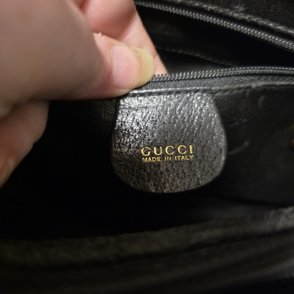 Gucci Black Textured Crossbody Bag with Gold Details - Picture 6 of 12